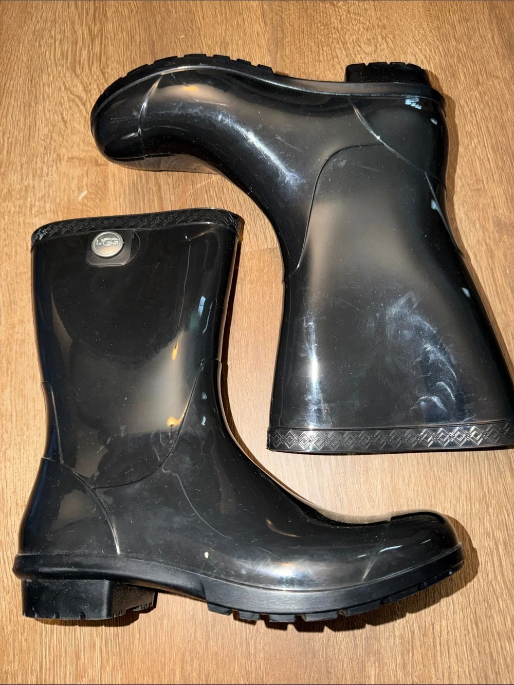 UGG shiny patent